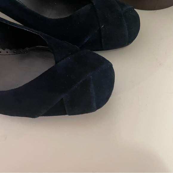 Naturalizer Black Suede Heels Size 6M - Picture 2 of 11